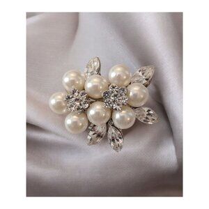 Elegant Vintage Inspired Pearl and Rhinestone Brooch